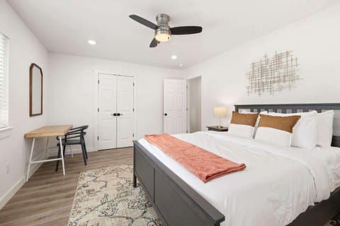 Benton Blue-Half Mi to Downtown-Perfect for Bikers House in Rogers