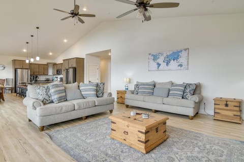 Table Rock Lake View and Games Galore Family Lodge House in Indian Point