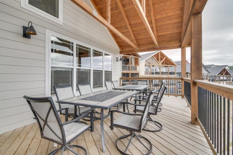 Table Rock Lake View and Games Galore Family Lodge House in Indian Point