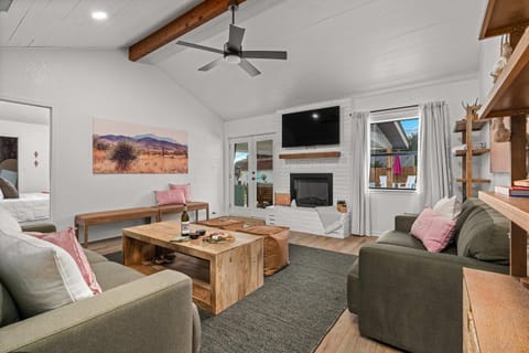 Club Fritz - Karaoke Lounge Pool & Hot Tub House in Fredericksburg