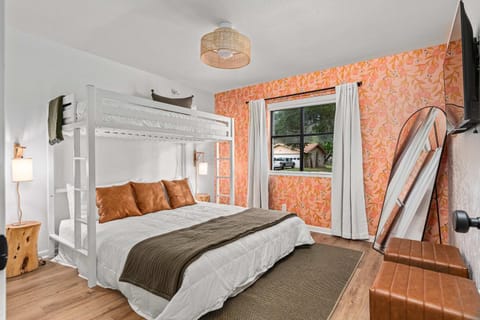 Club Fritz - Karaoke Lounge Pool & Hot Tub House in Fredericksburg