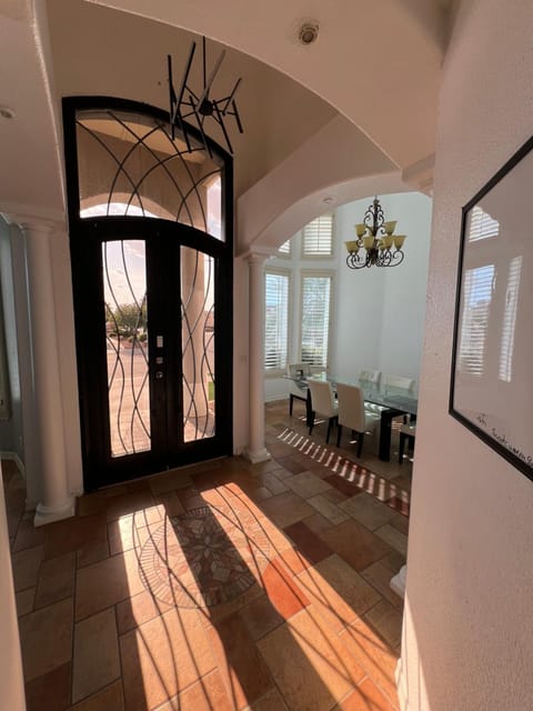 3bedroom 3 bath Indoor pool House in El Paso