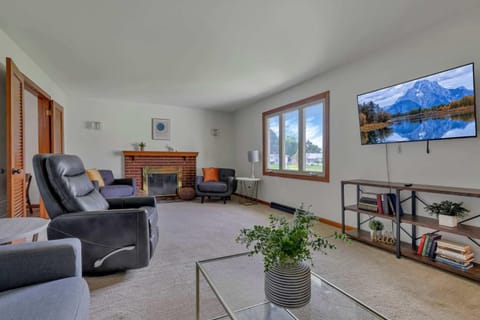 Spacious 4BR Ranch Near Easton Perfect for Families & Work Groups House in Easton