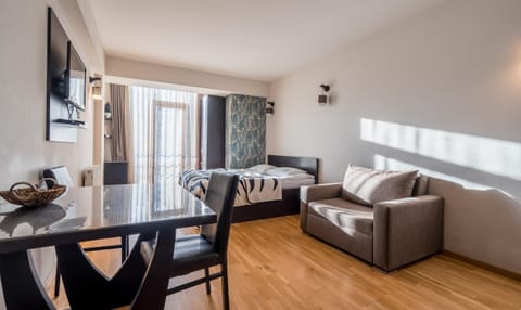 Bathroom, Dining area