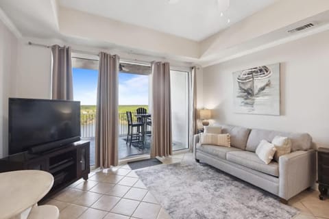 Wharf 811 Waterfront Views Lazy River sleeps 6 House in Orange Beach