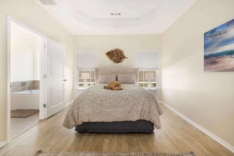 Bubbly Blue-Monthly Rental-3 Mi to UofA & Downtown House in Fayetteville