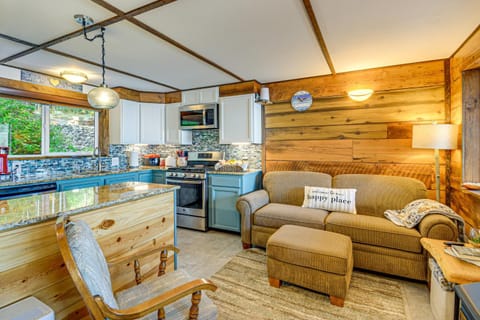 Outdoor Kitchen and Canal Views Cabin in Quilcene! Cabin in Hood Canal