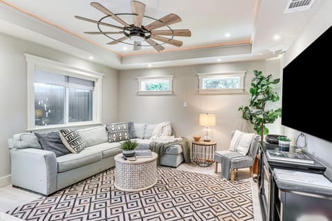 Walk to Zilker Park, Barton Springs Pool! Cozy Gem House in Zilker