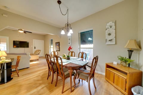 Walk to Alamodome! Central San Antonio Home House in San Antonio