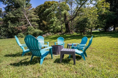 Modern Knoxville Stay - Hot Tub & Grill - Fast WiFi House in Knoxville
