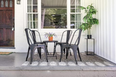 Modern Knoxville Stay - Hot Tub & Grill - Fast WiFi House in Knoxville