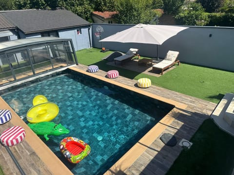 Property building, Swimming pool