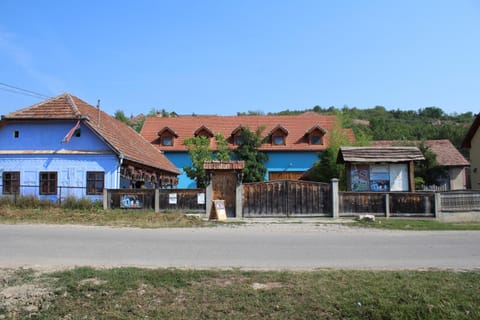 Facade/entrance, Bird's eye view, On site