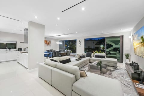 TV and multimedia, Living room, Dining area