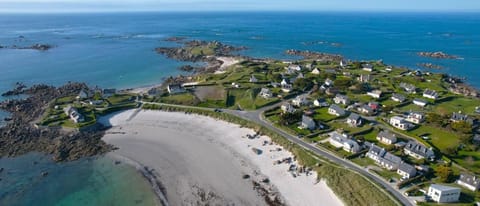 Maison les pieds dans l'eau avec vue mer et accès plage House in Kerlouan