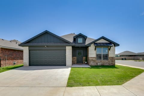 Hot Tub and Game Room Raider Resort in Lubbock House in Lubbock