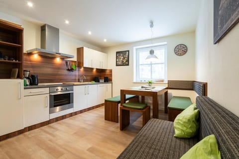 Kitchen or kitchenette, Seating area, Dining area, Facility for disabled guests, dishwasher, pet friendly, stove