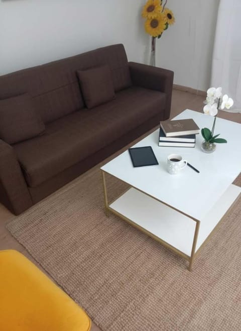 Garden Retreat 2 bedroom apt in Kallithea Apartment in Kallithea