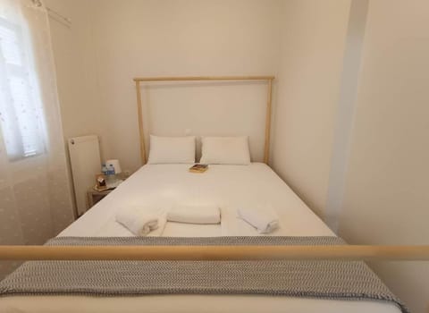 Garden Retreat 2 bedroom apt in Kallithea Apartment in Kallithea