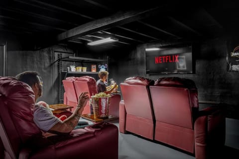 Luxury Villa Pool Jacuzzi Cinema and Game Room House in Oakland Park