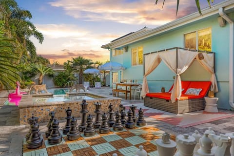 Luxury Villa Pool Jacuzzi Cinema and Game Room House in Oakland Park