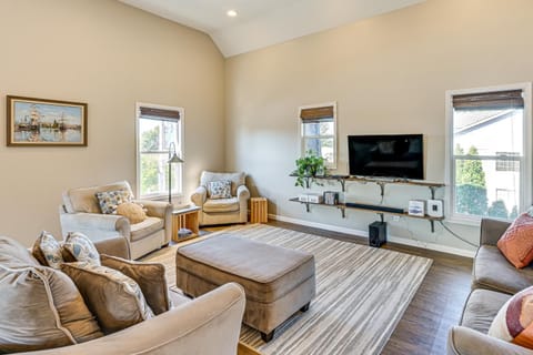 Walk to Academy Lake Max Family Penthouse House in Culver