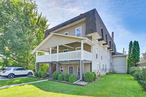 Walk to Academy Lake Max Family Penthouse House in Culver