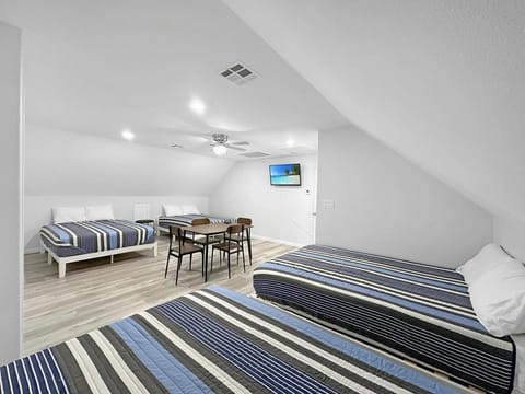 Gorgeous Home, sleeps 24 House in Bolivar Peninsula