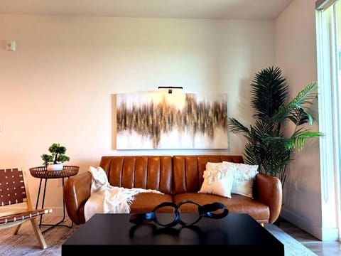 Living room, Decorative detail, Seating area