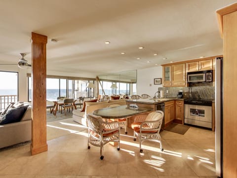 Solana Oceanfront with Pool, Spa, Ocean Views House in Solana Beach