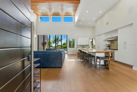 Luxury Stay with Pool, Spa, Fire Pit, Outdoor Lounge & Stunning Ocean Views, Encinitas Retreat House in Encinitas
