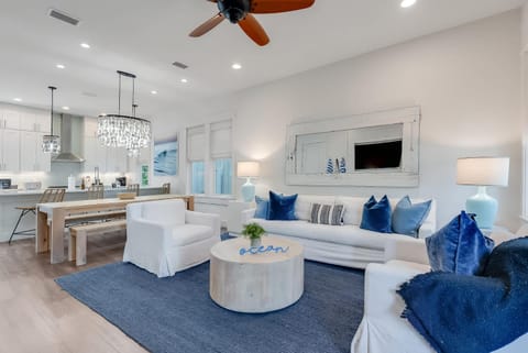 New Lux Downtime Seacrest Pet Friendly Pool Beach Access Bikes House in Rosemary Beach