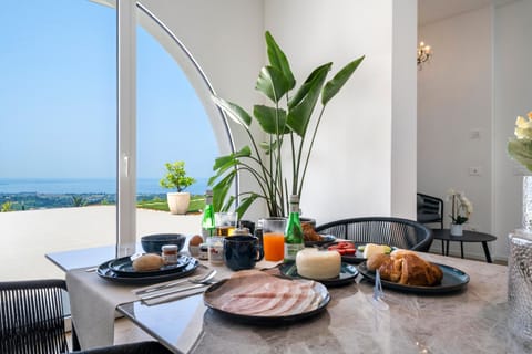 Food and drinks, Sea view, Breakfast, Drinks