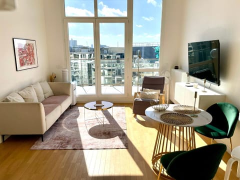 TV and multimedia, Living room, Seating area, City view