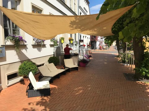 Property building, Day, Seating area, Street view