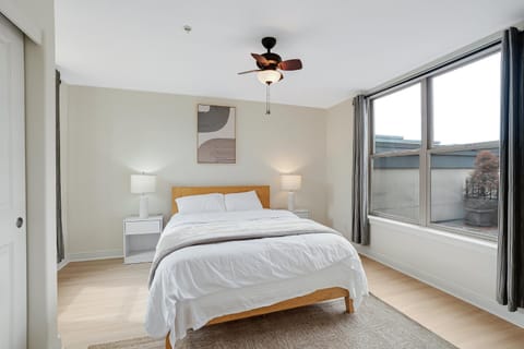 Charming Hillsboro Condo with Pool and Gym Apartment in Hillsboro