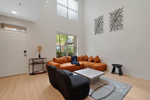 Charming Hillsboro Condo with Pool and Gym Apartment in Hillsboro