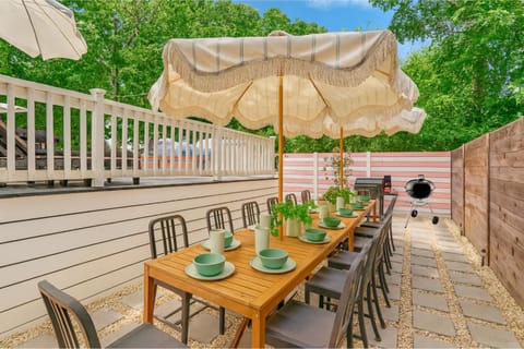 Spacious Oasis 1 mi to Riverwalk House in San Antonio