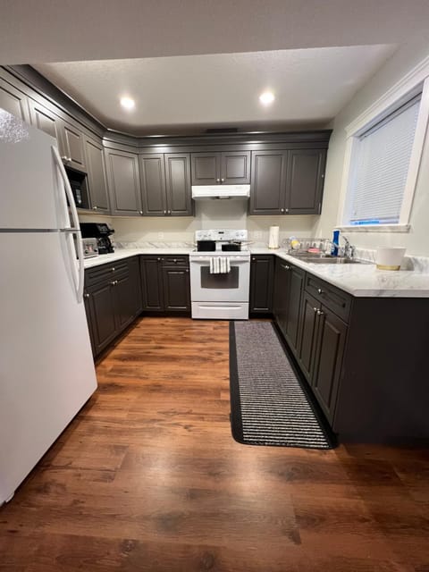 Beautiful Entire 2 Bedroom Suite Apartment in Nanaimo