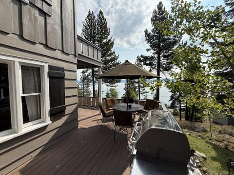 BBQ facilities, Balcony/Terrace, Dining area, Lake view