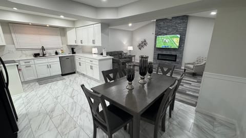 Modern Family Home -3BR -High Speed Wi-Fi Comfort House in Sterling Heights