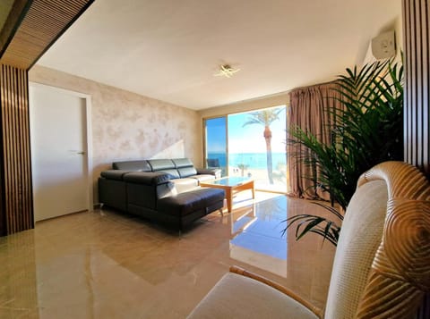 Living room, Photo of the whole room, Sea view