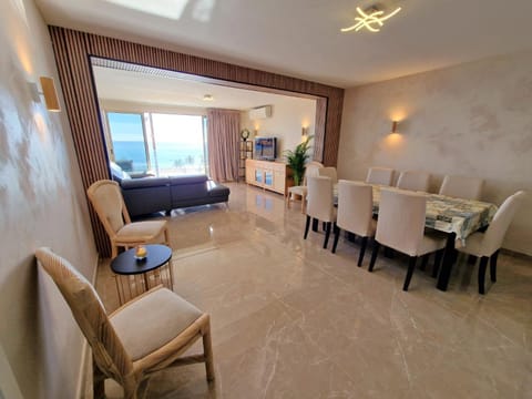 TV and multimedia, Living room, Dining area, Sea view