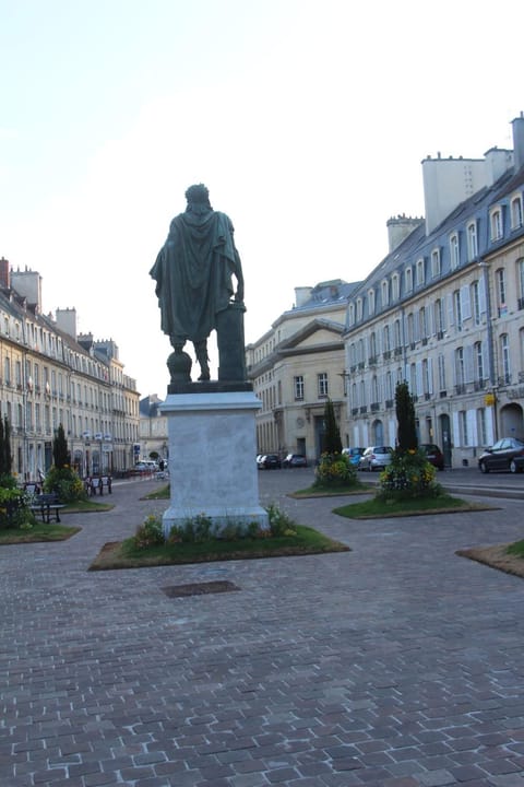 Appartement Proche Hippodrome Condo in Caen