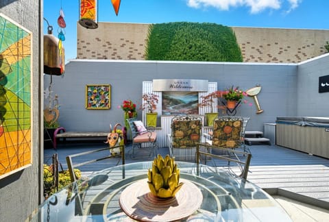 Modern Upper Level Duplex Dt Vancouver House in Vancouver