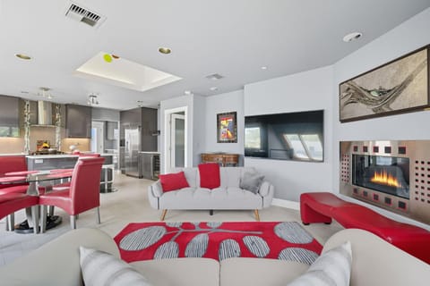 Modern Upper Level Duplex Dt Vancouver House in Vancouver