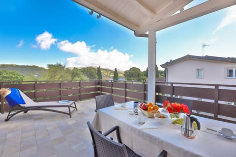 Patio, Day, View (from property/room), Balcony/Terrace, Dining area, Drinks