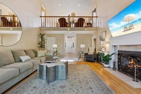 Hoosier Estate - Steps to IU House in Bloomington