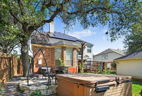San Antonio Oasis Hot Tub & Pool Access home House in San Antonio