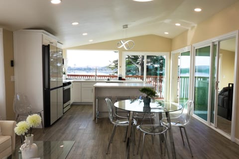 View (from property/room), Kitchen or kitchenette, Dining area